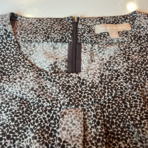 🤎BANANA REPUBLIC BROWN & GRAY SNAKESKIN PRINT TOP SIZE 6 - Picture 11 of 15
